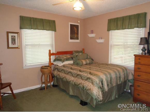 111 Chestnut Place - Photo 6
