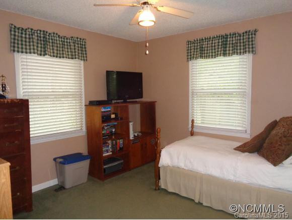 111 Chestnut Place - Photo 8