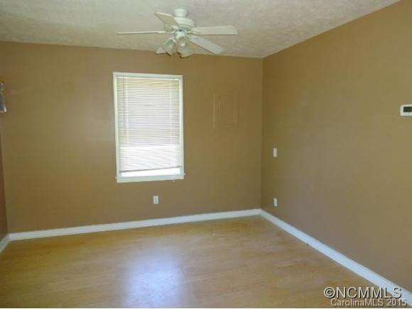 727 GENEVA STREET - Photo 3