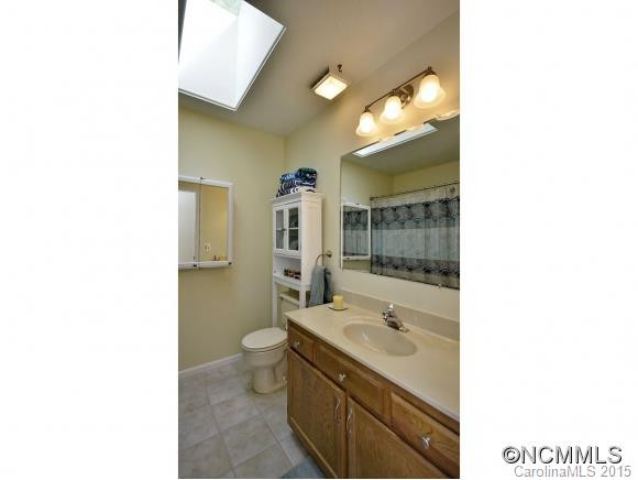 225 HAYWOOD KNOLLS DRIVE - Photo 13