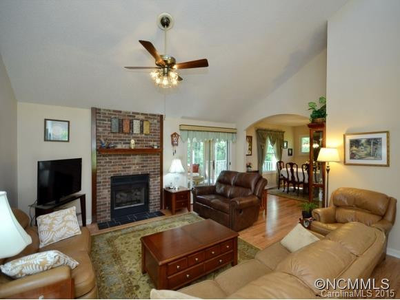 16 SHACKLEFORD DR - Photo 2