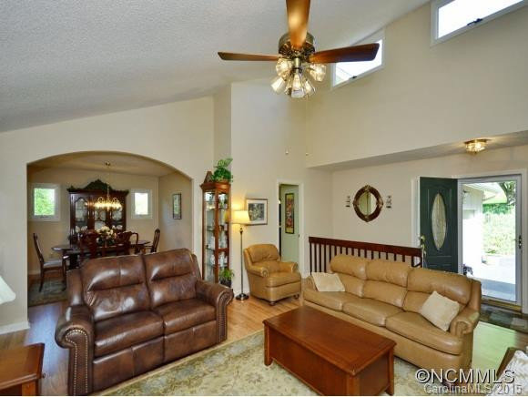 16 SHACKLEFORD DR - Photo 9