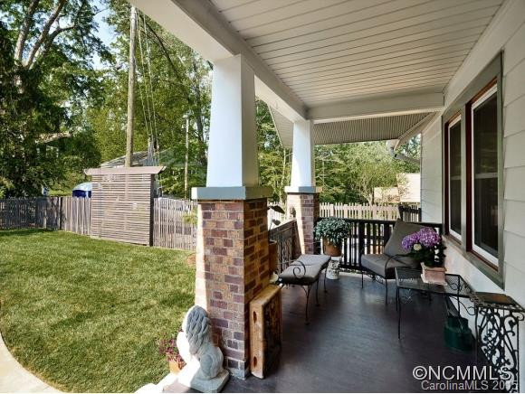 121 BRUCEMONT CIRCLE - Photo 2