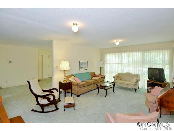 22 Woodcrest Road - Photo 2