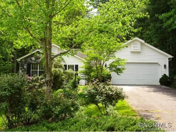 5 PEBBLE BEACH COURT