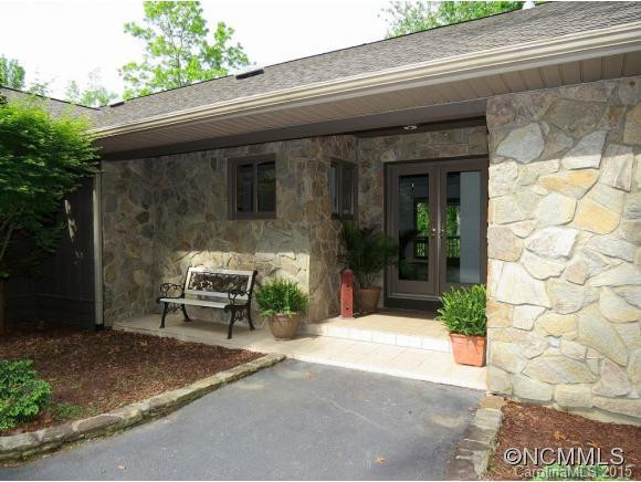 1370 Kentwood Lane - Photo 3
