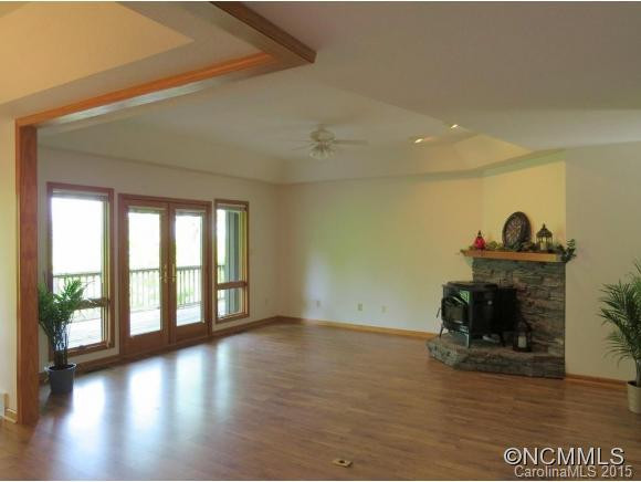 1370 Kentwood Lane - Photo 4