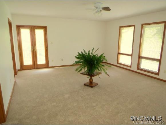 1370 Kentwood Lane - Photo 10
