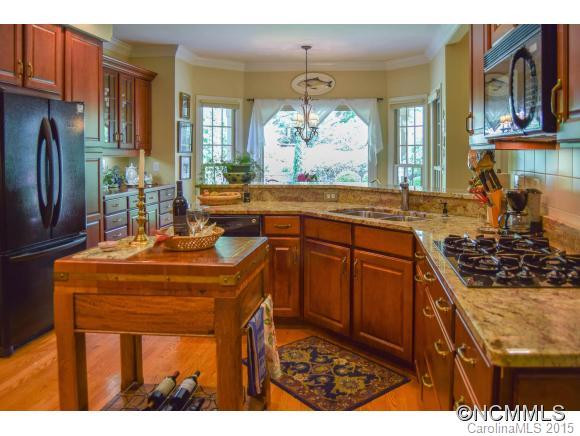 230 Hawthorn Drive - Photo 2