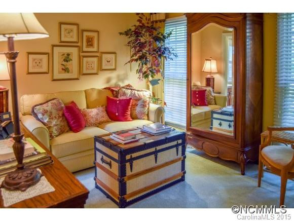 230 Hawthorn Drive - Photo 11