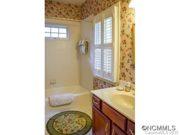 230 Hawthorn Drive - Photo 12