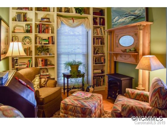 230 Hawthorn Drive - Photo 13