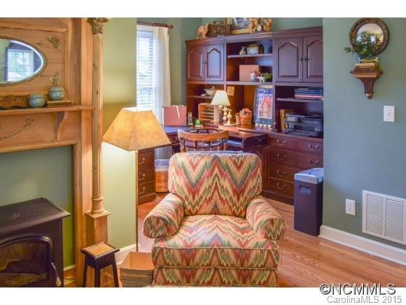 230 Hawthorn Drive - Photo 14