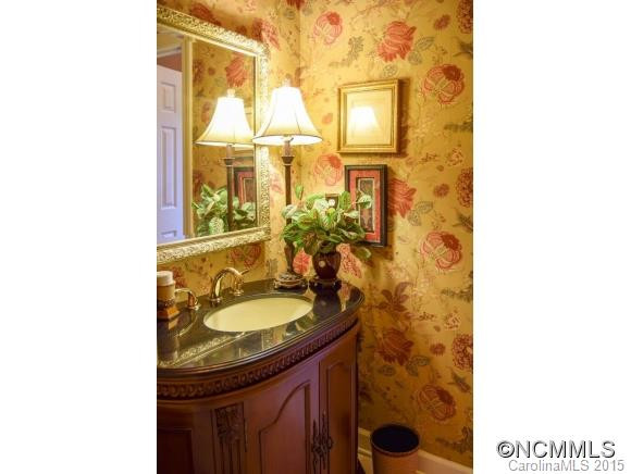 230 Hawthorn Drive - Photo 15