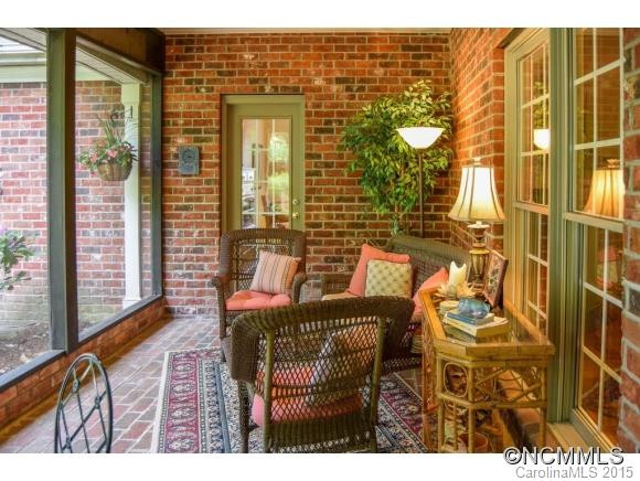 230 Hawthorn Drive - Photo 16