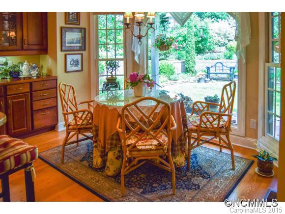 230 Hawthorn Drive - Photo 3