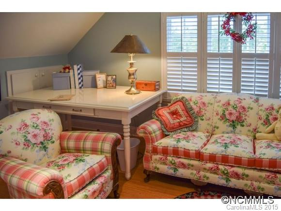 230 Hawthorn Drive - Photo 21