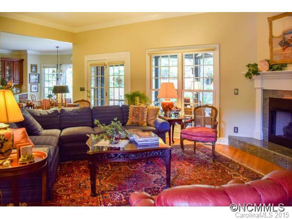 230 Hawthorn Drive - Photo 4