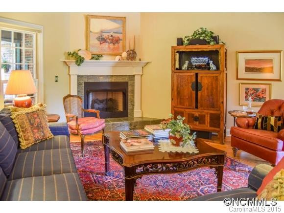 230 Hawthorn Drive - Photo 5