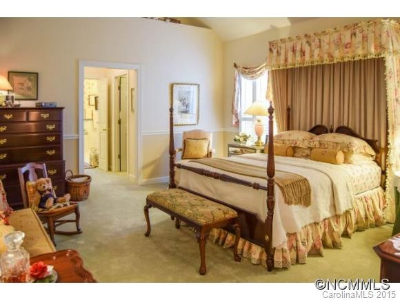 230 Hawthorn Drive - Photo 7