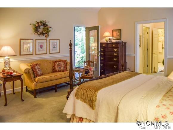 230 Hawthorn Drive - Photo 8