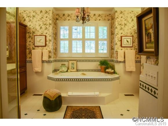 230 Hawthorn Drive - Photo 9