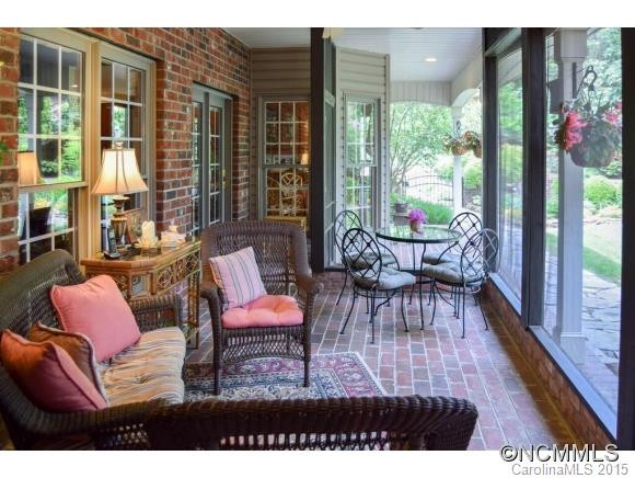 230 Hawthorn Drive - Photo 10