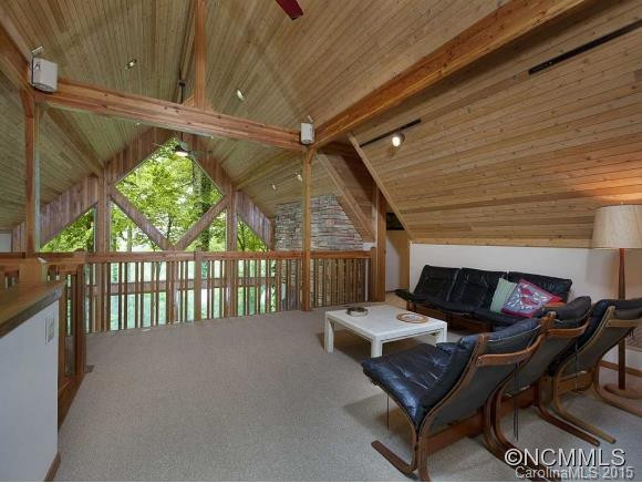 528 HAGEN DRIVE - Photo 12