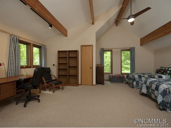 528 HAGEN DRIVE - Photo 14