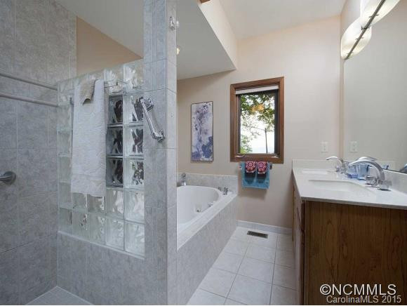 528 HAGEN DRIVE - Photo 8