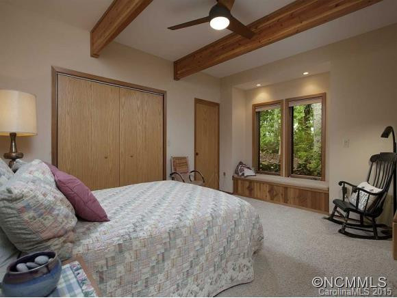 528 HAGEN DRIVE - Photo 10