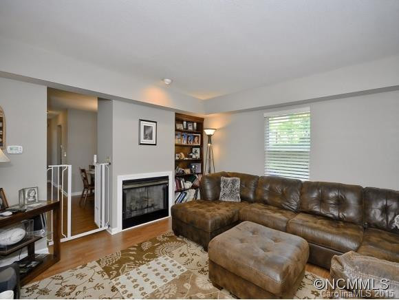 104 Carlyle Way - Photo 3