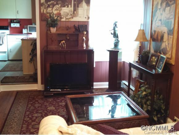 7081 Bearwallow Mountain Road - Photo 16