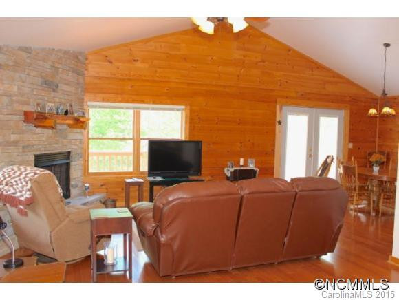 114 Woodstock Lane - Photo 3