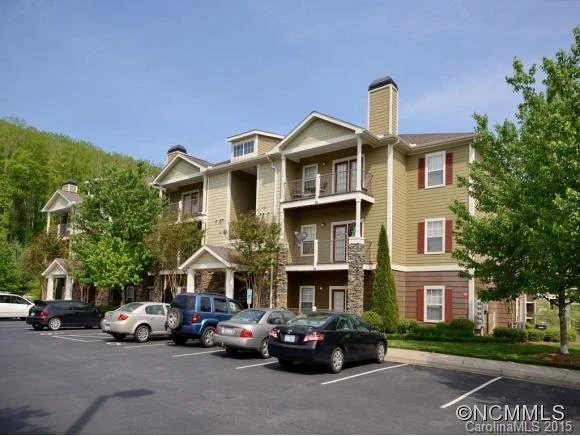 700 VISTA LAKE DRIVE #305