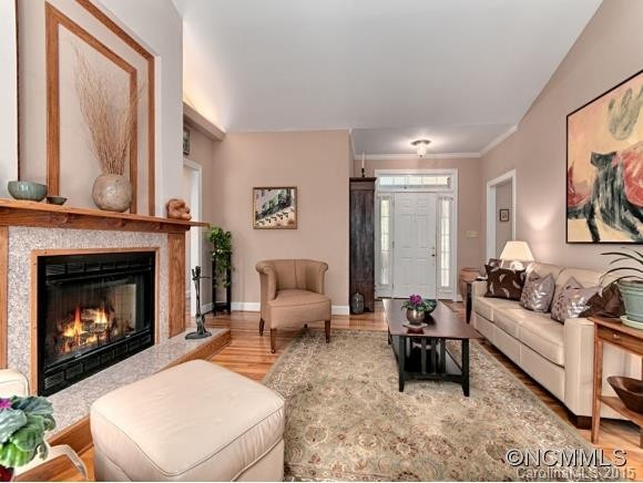414 LAKESHORE DRIVE - Photo 2