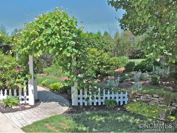 211 RIVER BIRCH DRIVE - Photo 2