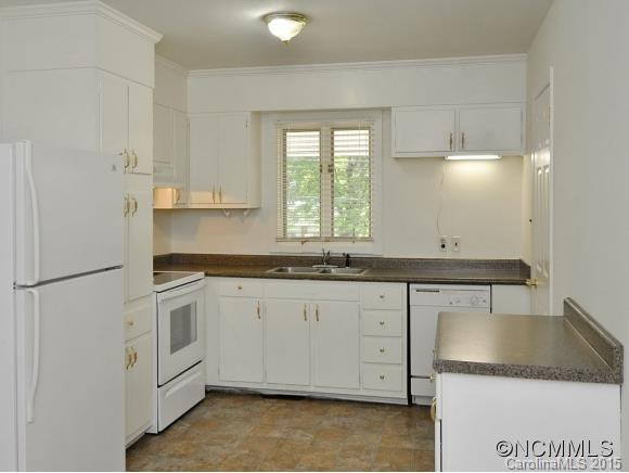 27 LOOKING GLASS LANE - Photo 2