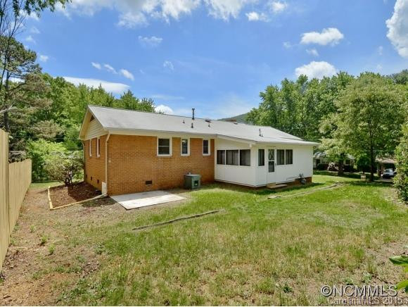 27 LOOKING GLASS LANE - Photo 11
