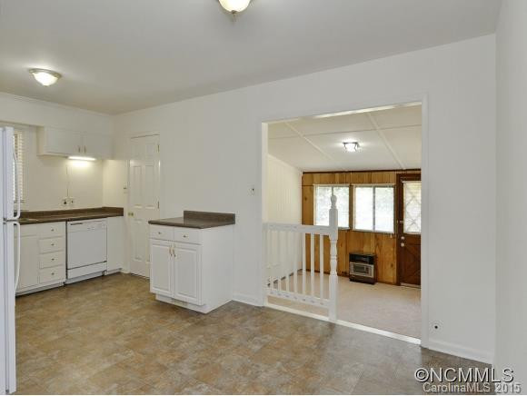 27 LOOKING GLASS LANE - Photo 3