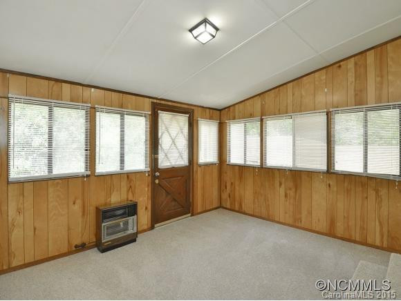 27 LOOKING GLASS LANE - Photo 4