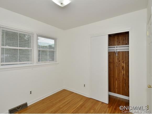 27 LOOKING GLASS LANE - Photo 6