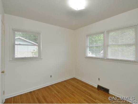 27 LOOKING GLASS LANE - Photo 7