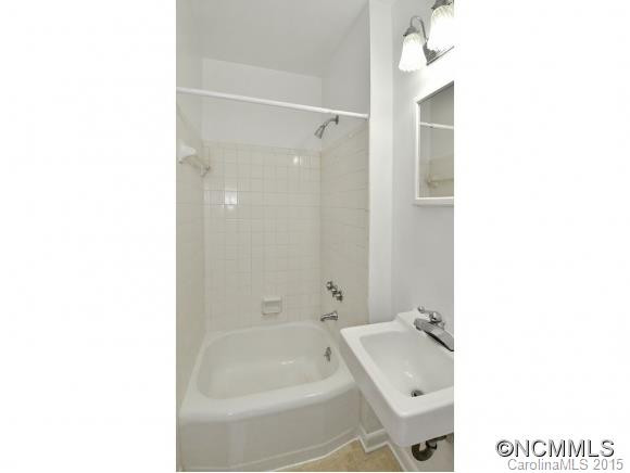27 LOOKING GLASS LANE - Photo 9