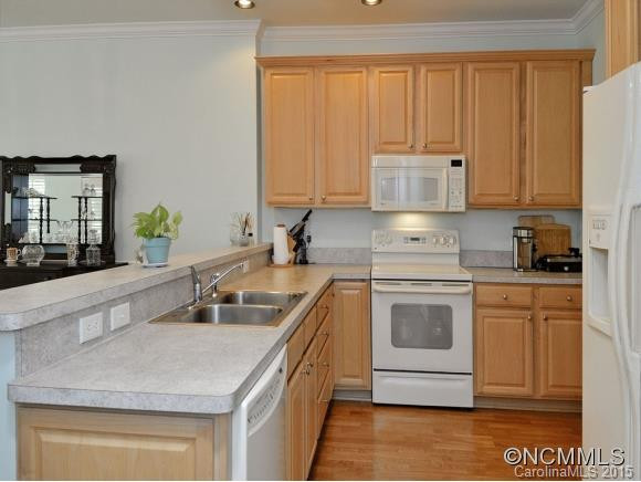 120 VICTORIA PARK DRIVE - Photo 5