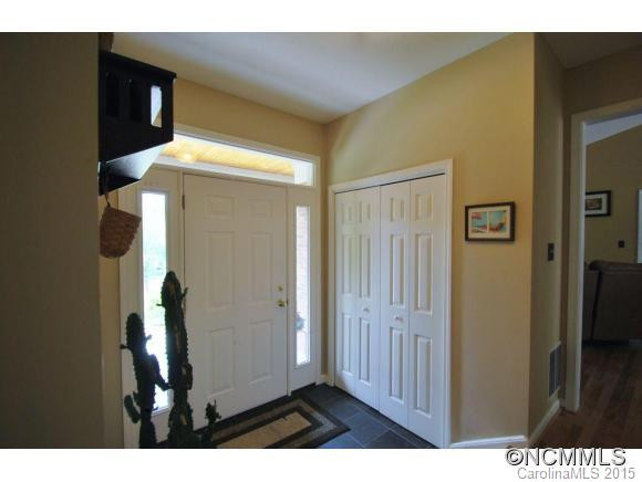 226 Hawthorn Drive - Photo 2