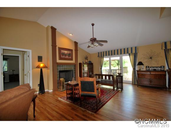 226 Hawthorn Drive - Photo 4