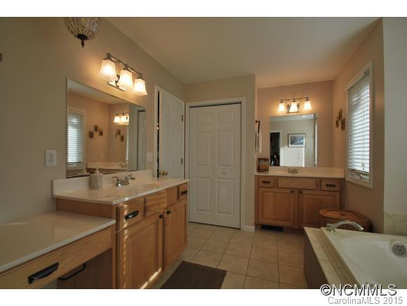 226 Hawthorn Drive - Photo 10