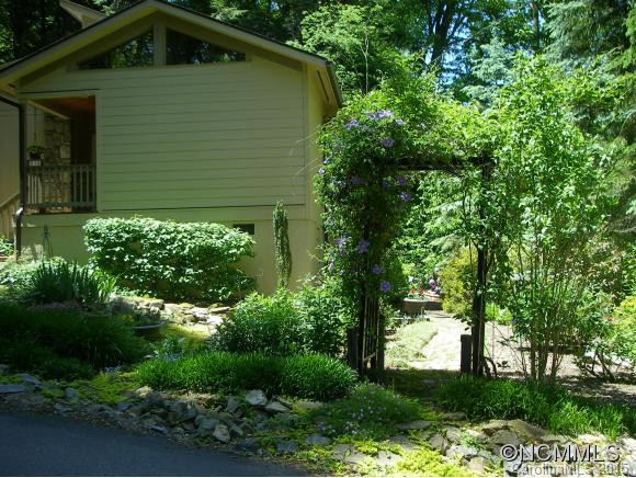 210 HEMLOCK LOOP - Photo 3