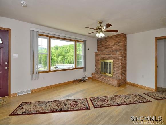 425 ROLLING HILLS ROAD - Photo 2